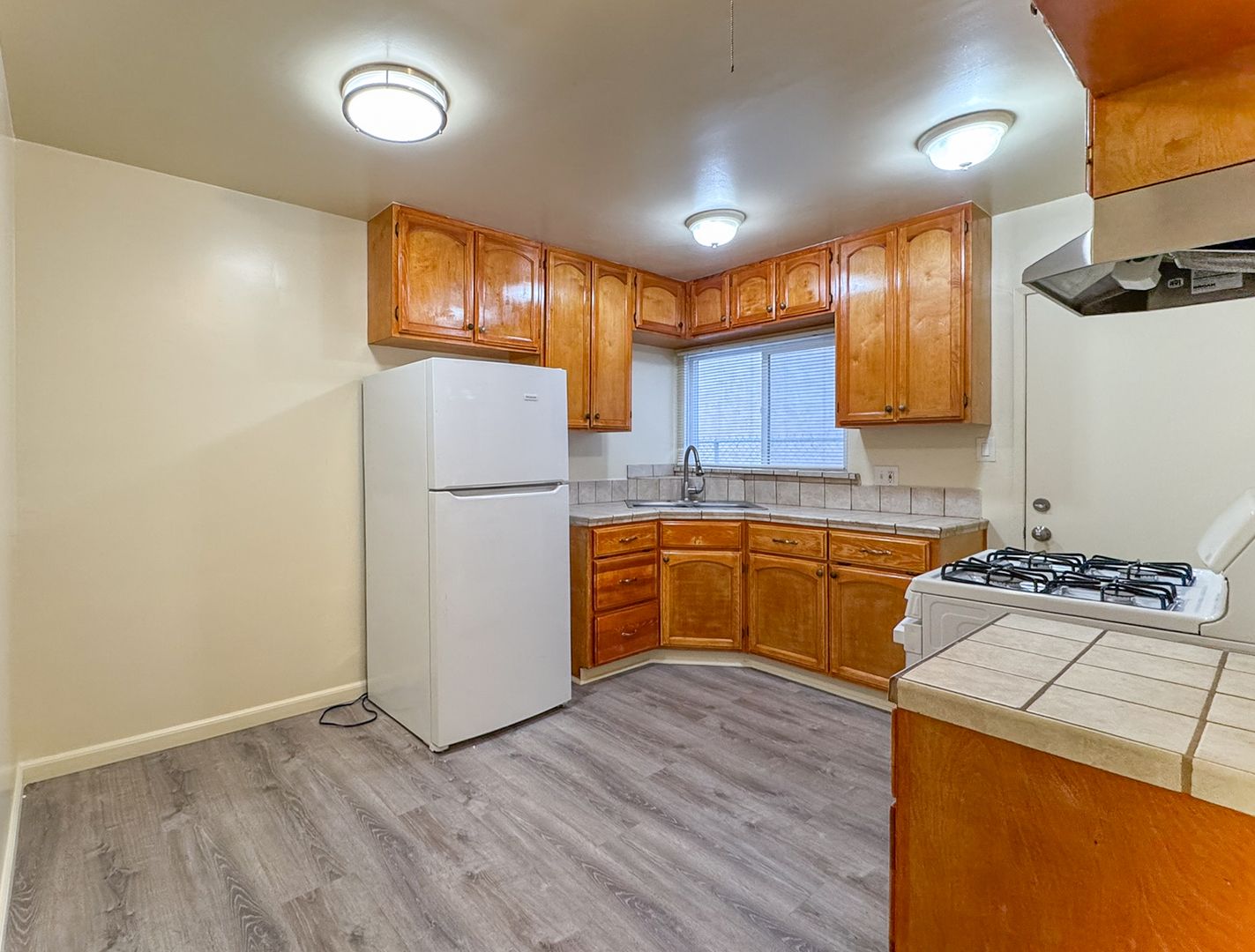 Los Angeles Condo: 4253 1/2 S Centinela Ave
