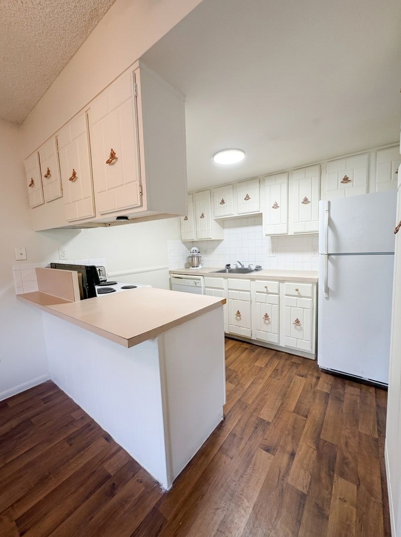 Lakewood Apartment: 915 Carr St
