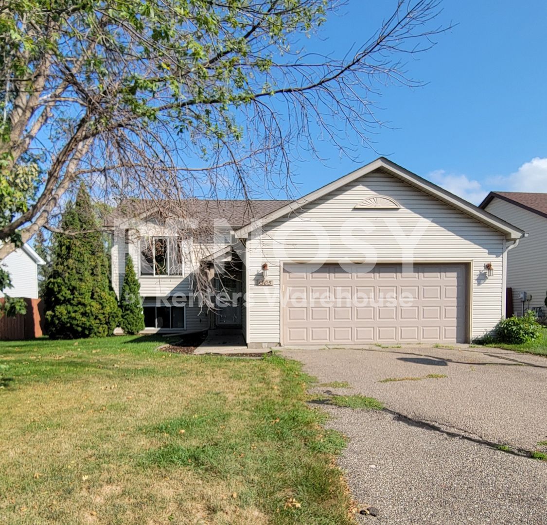 Shakopee House: 1505 Harvest Ln