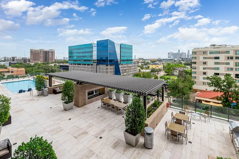 Houston Condo: 5280 Caroline St