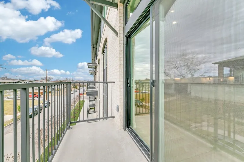 Dallas Condo: 512 N Ewing Ave