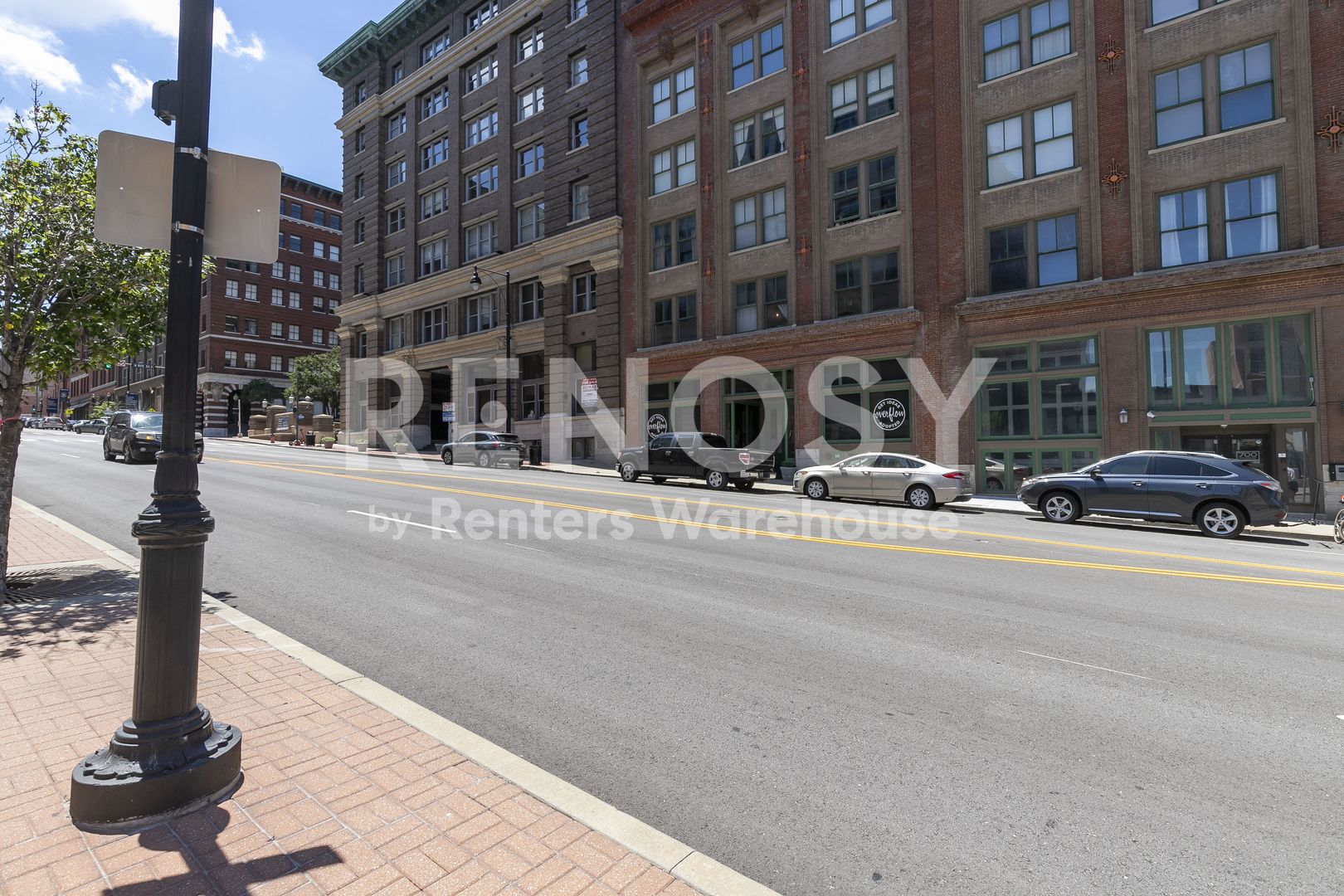 Kansas City House: 700 Broadway Blvd Kansas City, MO 64105, USA