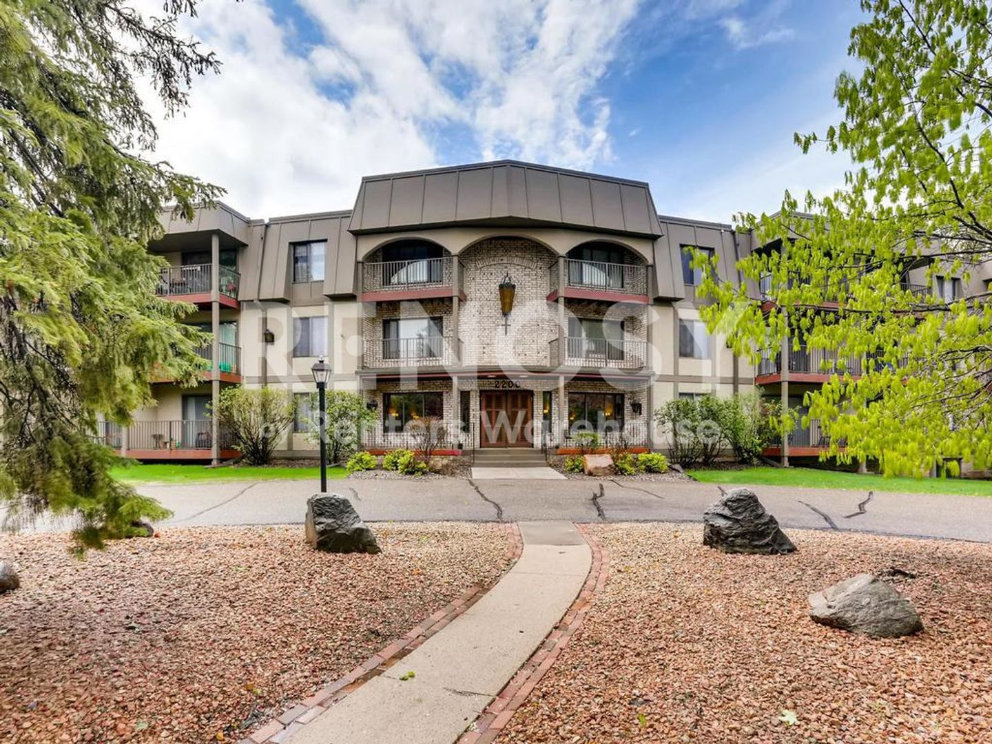 St Louis Park House: 2200 Nevada Ave S
