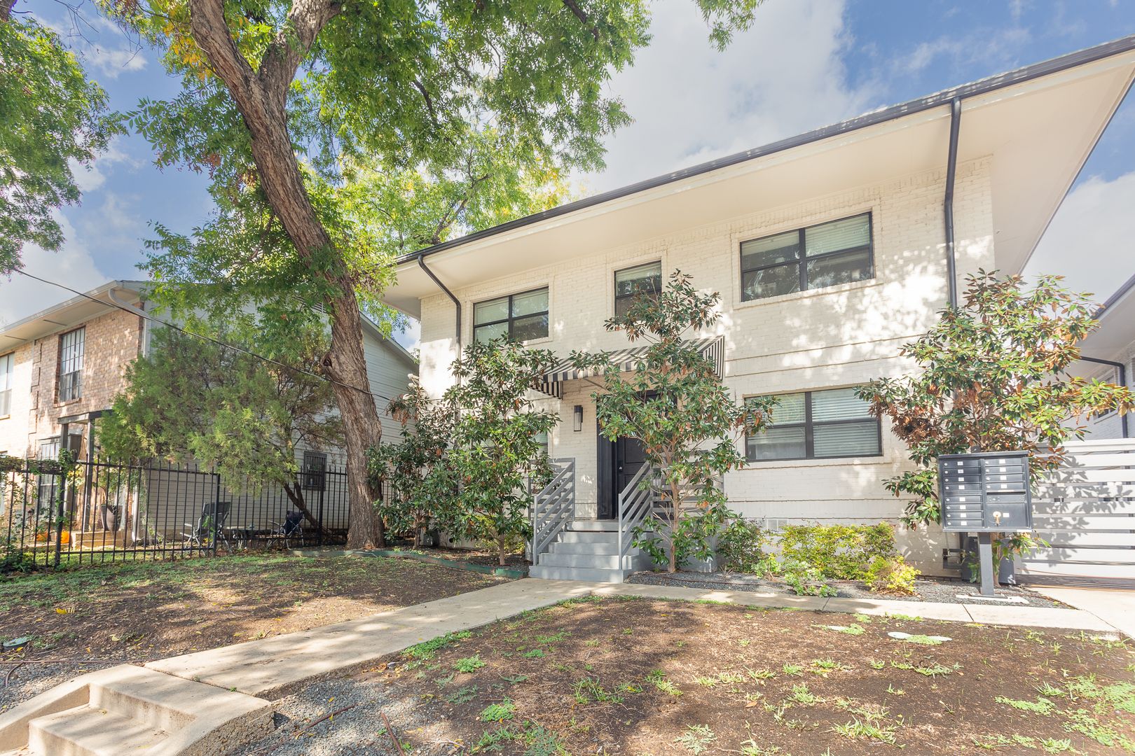 Dallas Apartment: 5615 Ross Ave