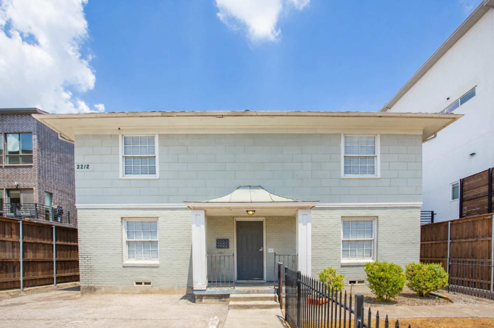 Dallas Apartment: 2212 N Fitzhugh Ave