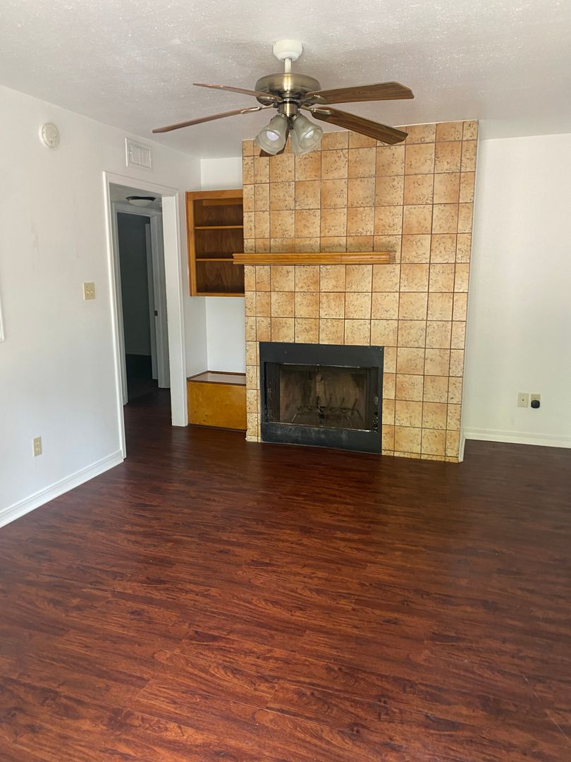 Shreveport House: 6824 Jefferson Paige Rd.