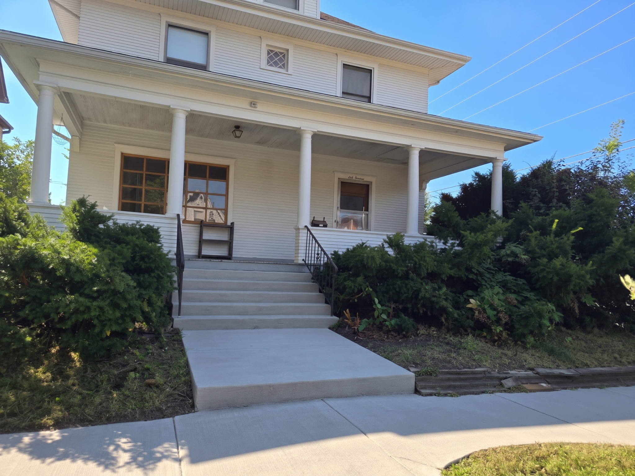 Bloomington Apartment: 1014 N Mclean St