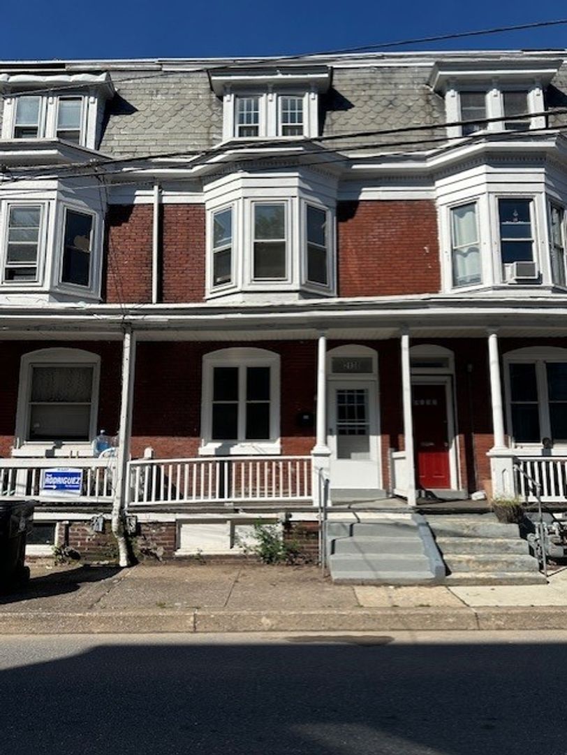 Harrisburg House: 2130 Penn St