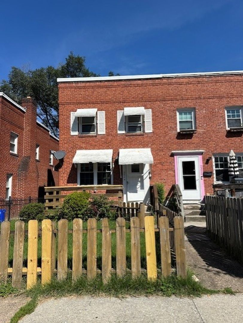 Harrisburg House: 2324 Kensington St