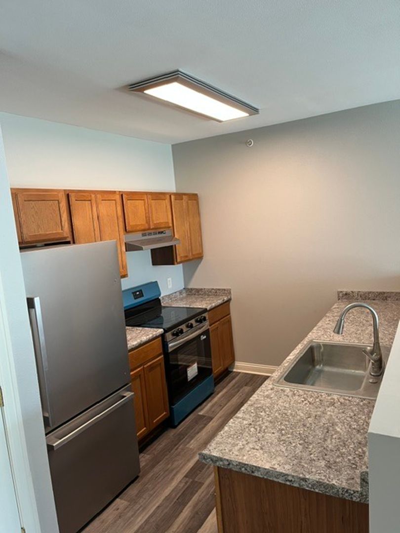 Kenosha Apartment: 1923 63rd St