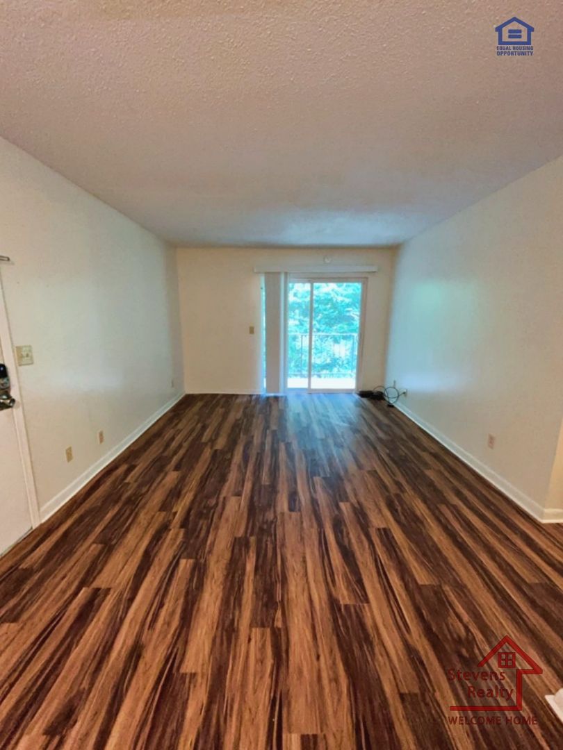 Mcminnville Apartment: 235 Vinewood Rd