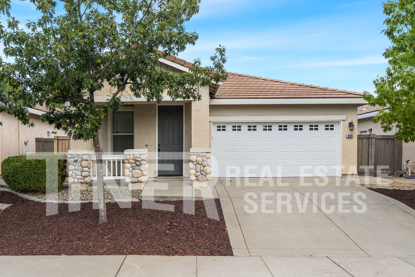 Sacramento House: 1839 Dawnelle Way