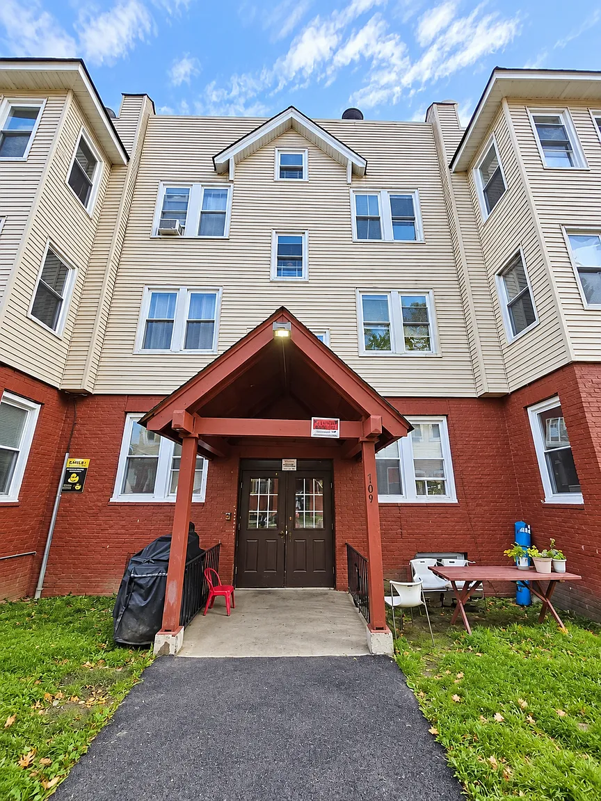 Plainfield Condo: 707 Kensington