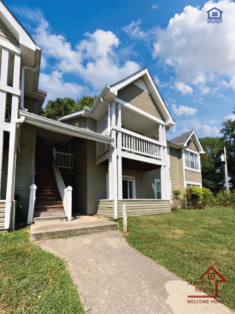 McMinnville Apartment: 430 Oriole Dr