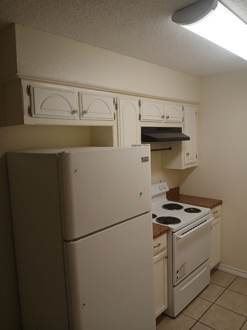 Lawton Apartment: 2110 NW Lindy Ave
