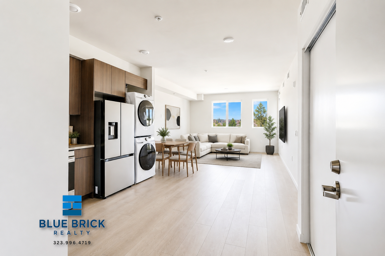 Los Angeles Apartment: 326 Robinson St