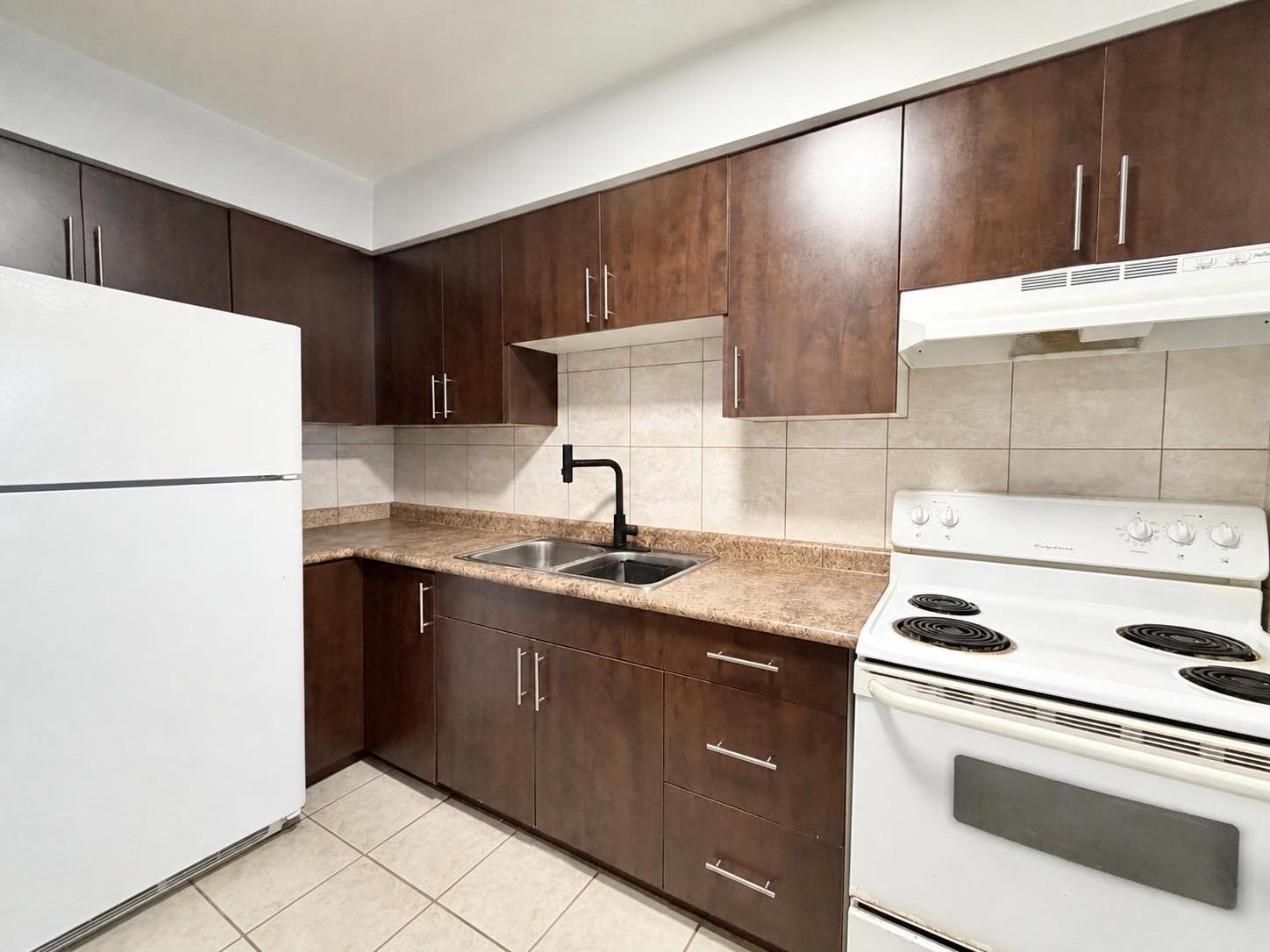 Windsor Condo: 471 Tecumseh Rd W