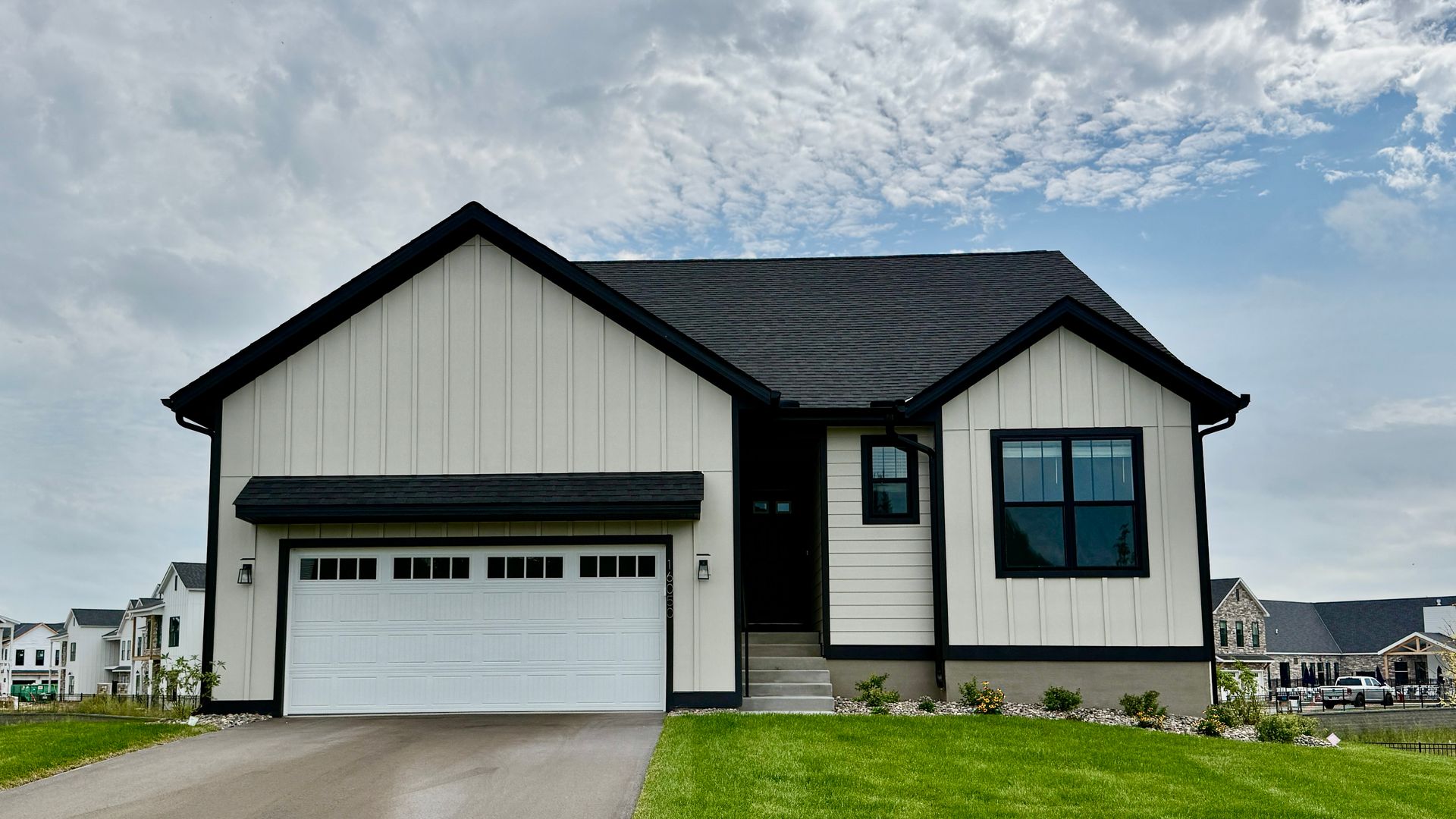 Lakeville House: 16050 Kenyon Ct