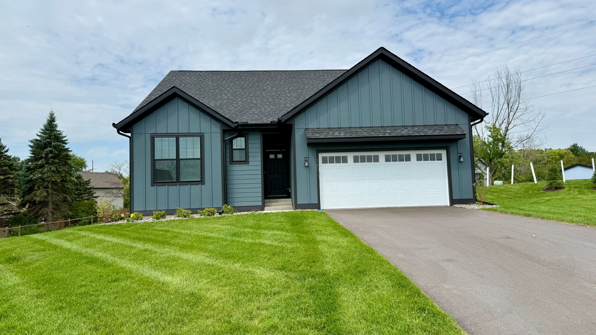 Lakeville House: 16015 Kenyon Ct