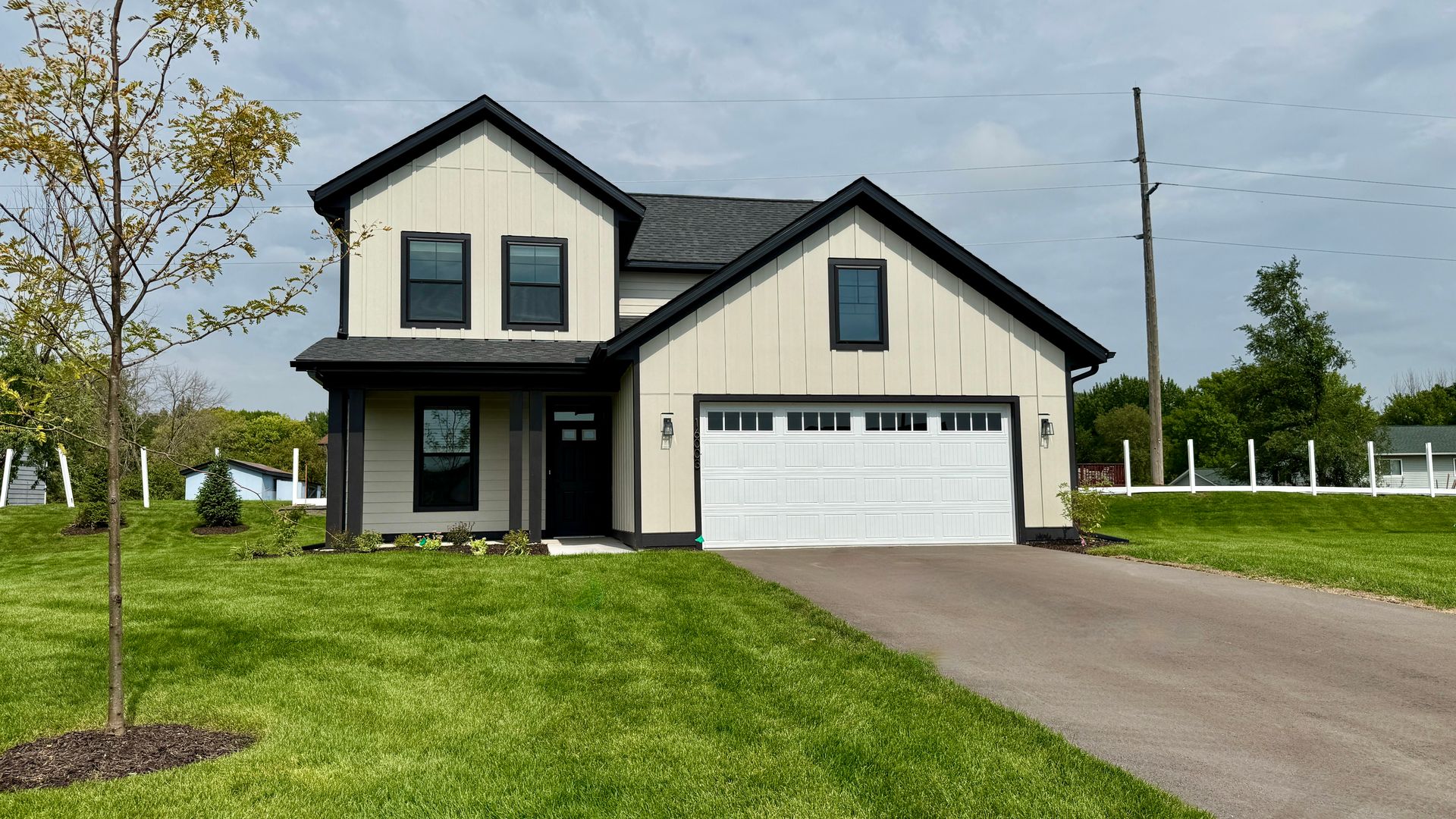 Lakeville House: 16003 Kenyon Ct