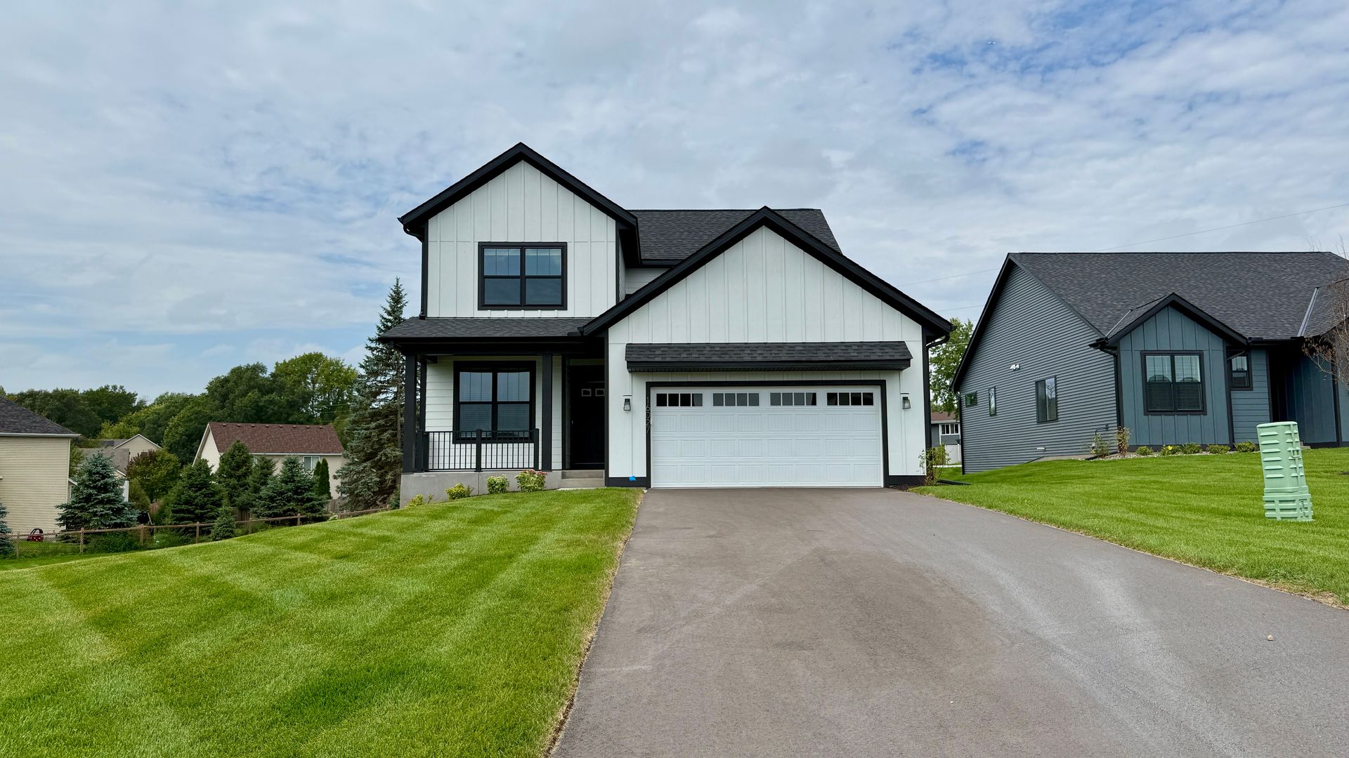 Lakeville House: 16027 Kenyon Ct
