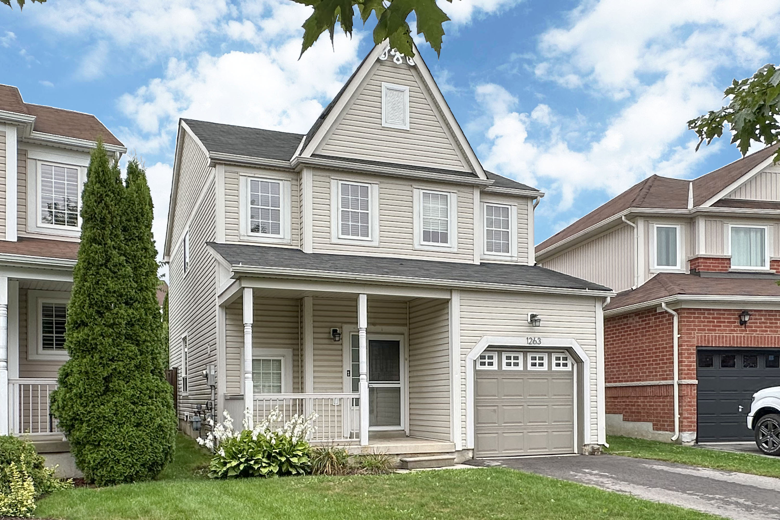 Oshawa House: 1263 Gyatt Crescent