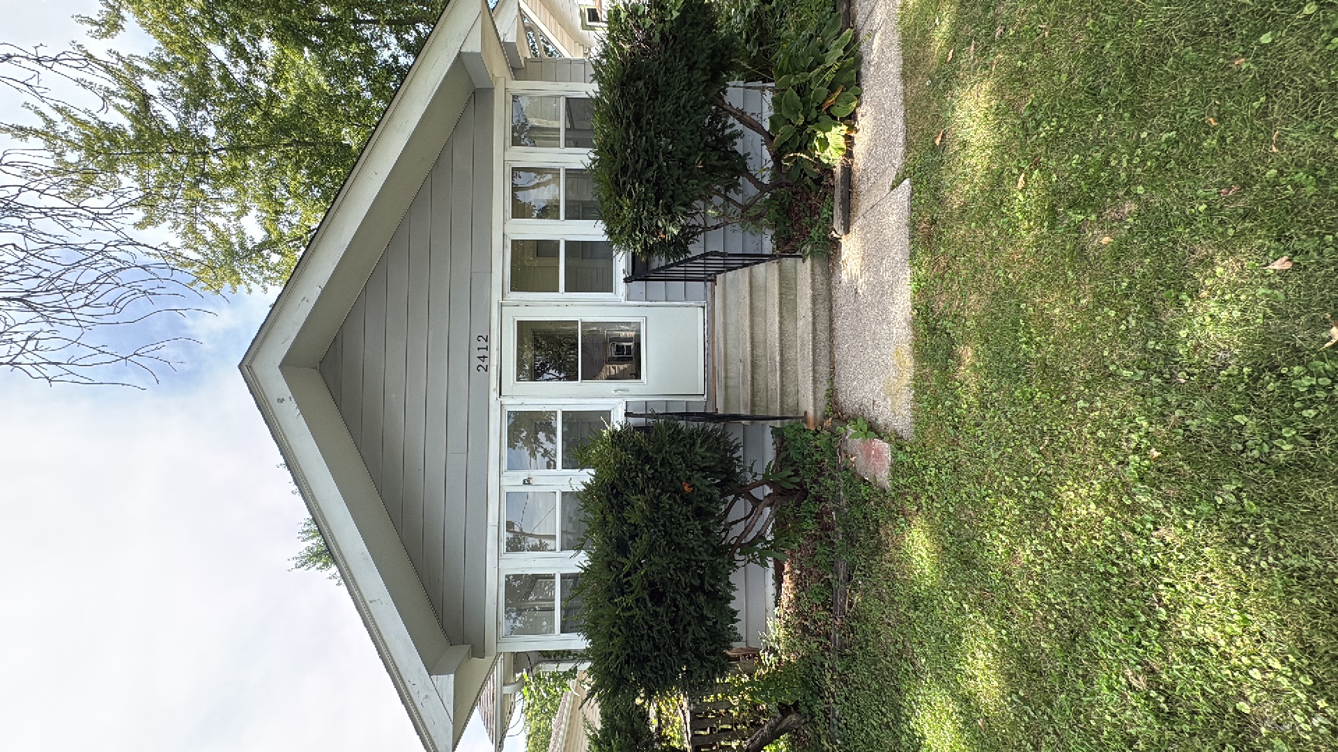 Des Moines House: 2412 45th St