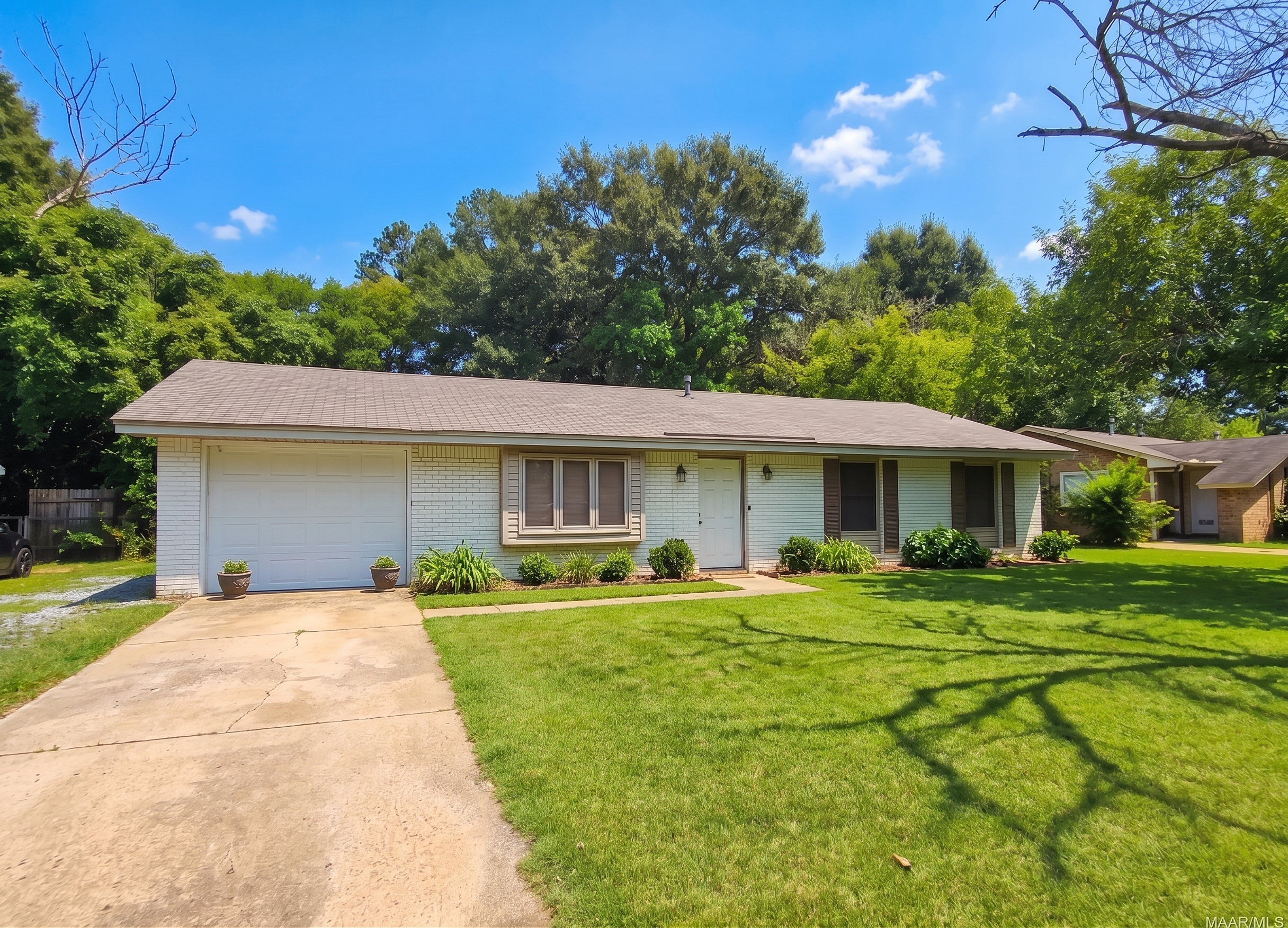 Montgomery House: 354 Oakwild Dr