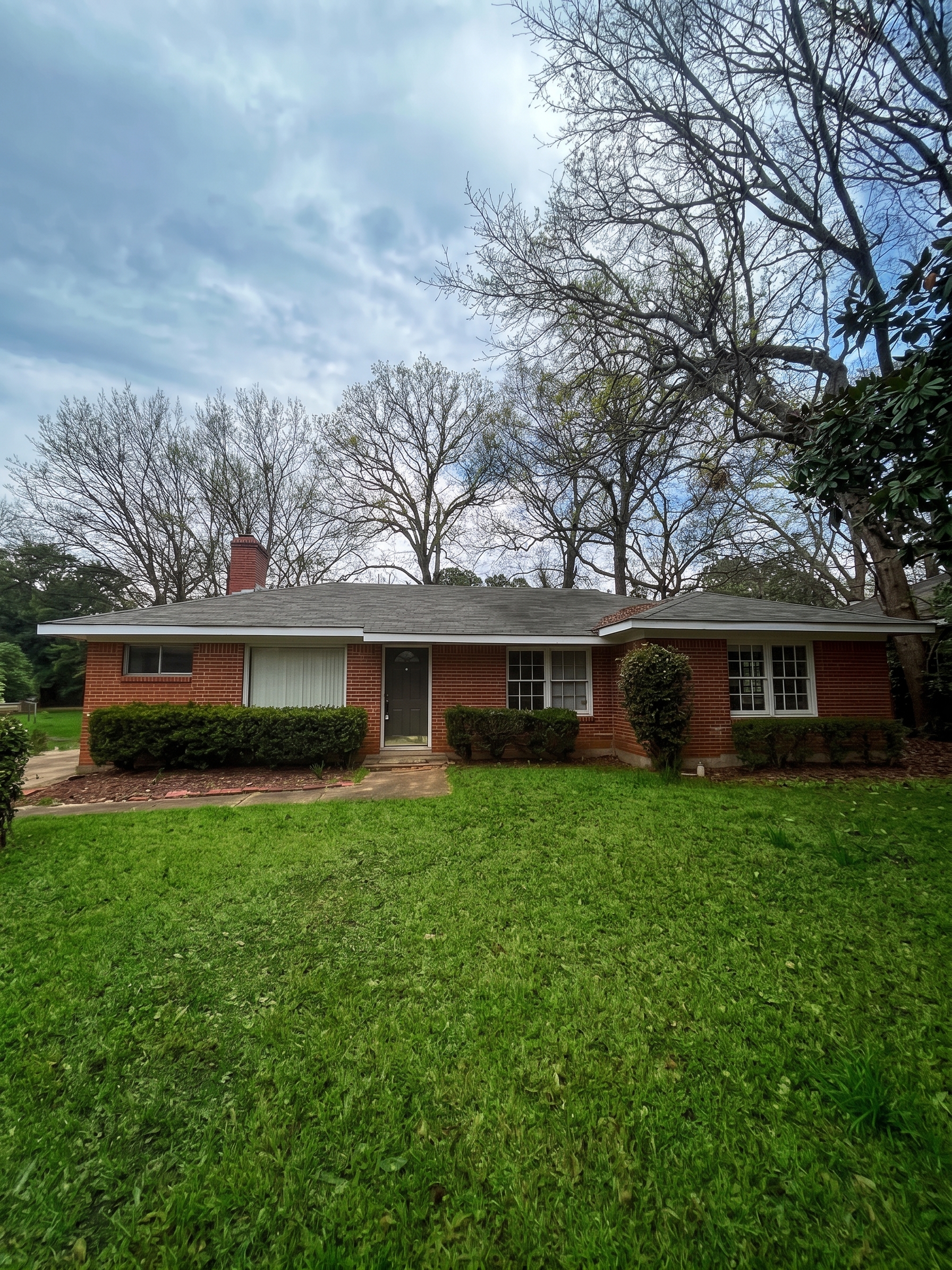 Montgomery House: 3575 N Wareingwood Dr, Montgomery, AL 36109