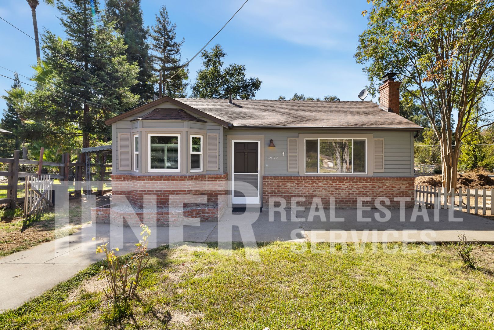 Carmichael House: 3837 Marshall Avenue