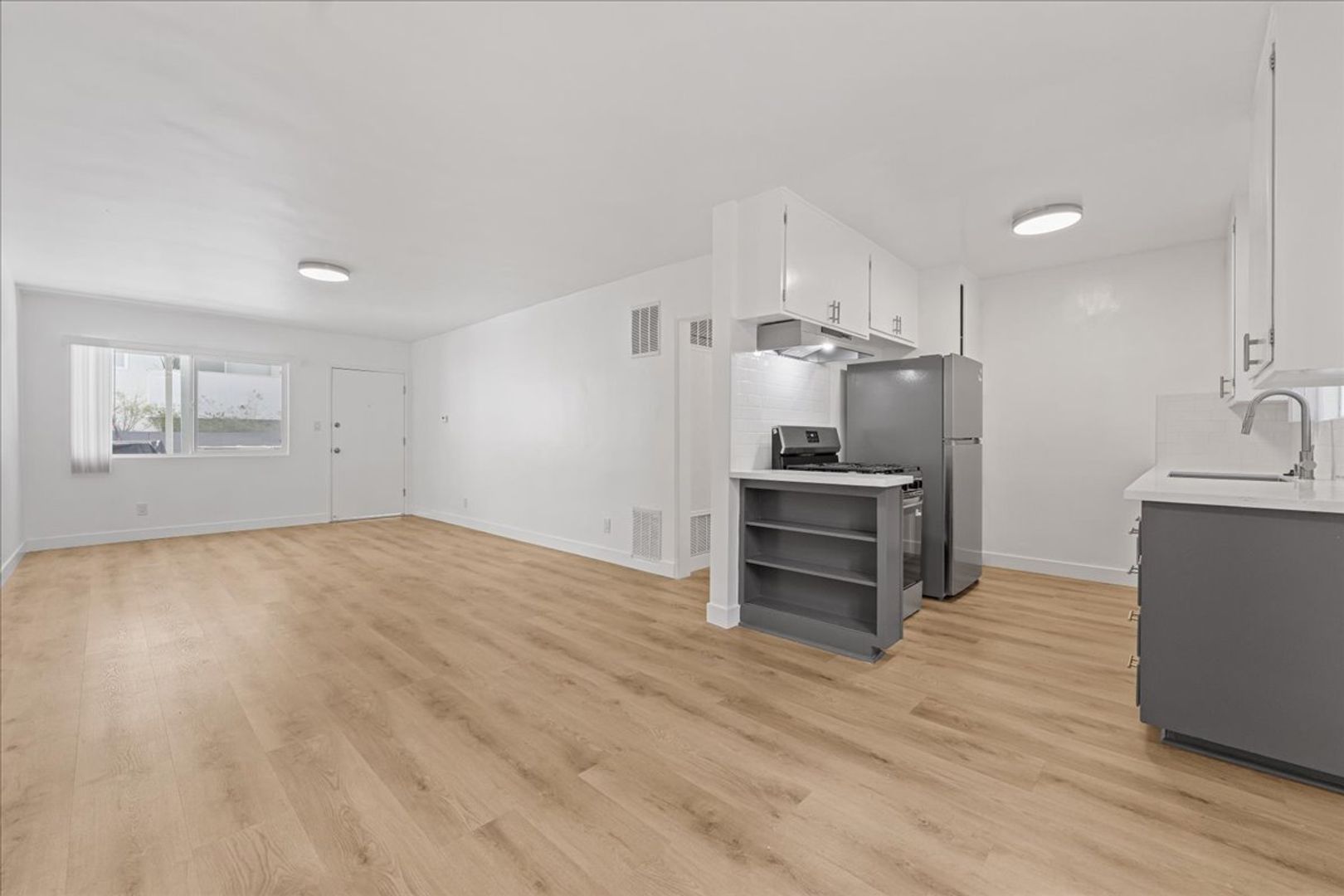 Los Angeles Apartment: 6615 Franklin Ave