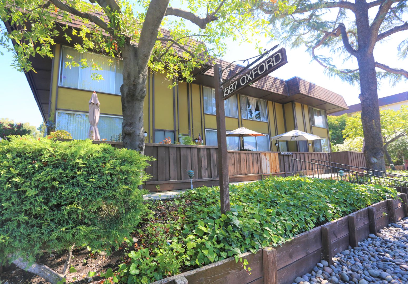 Redwood City Condo: 1587 Oxford Street