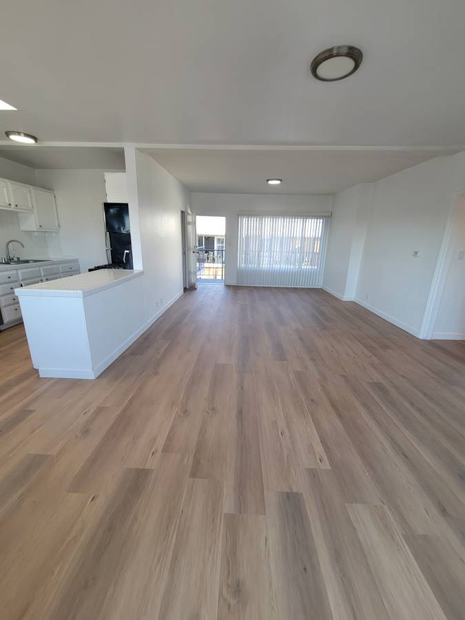West Hollywood Condo: 1114 N Clark St