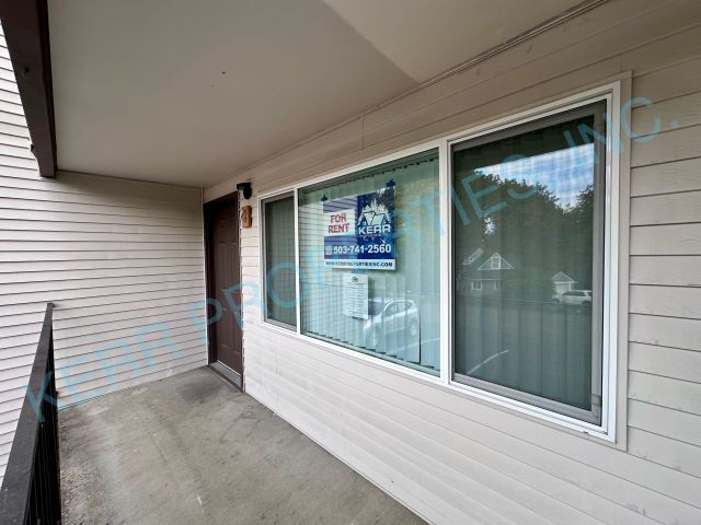 West Linn Condo: 6498 Lowry Dr