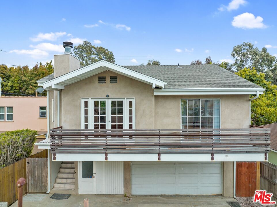 Los Angeles Condo: 12016 Herbert St
