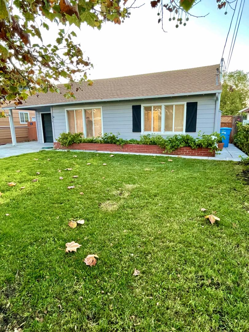 Menlo Park Condo: 1359 Hollyburne Ave