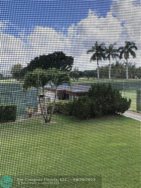 Pembroke Pines Condo: 8900 Washington St