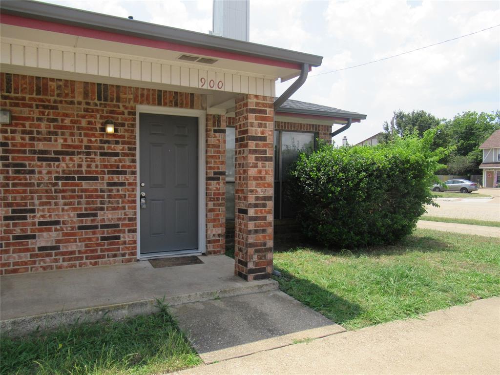 Keller Condo: 900 Meadow Cir N