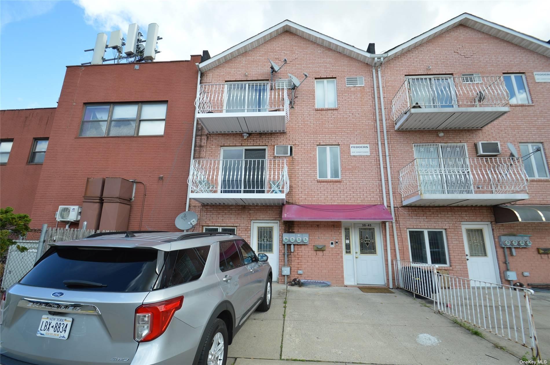 Queens Condo: 75th St