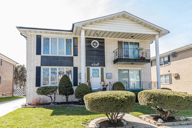 Brookfield Condo: 4516 Park Ave