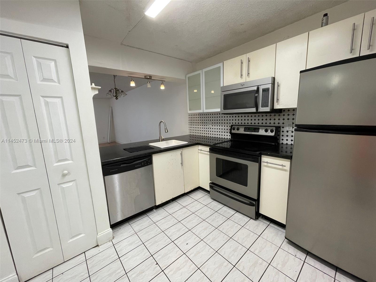 Plantation Condo: 10501 West Broward Blvd