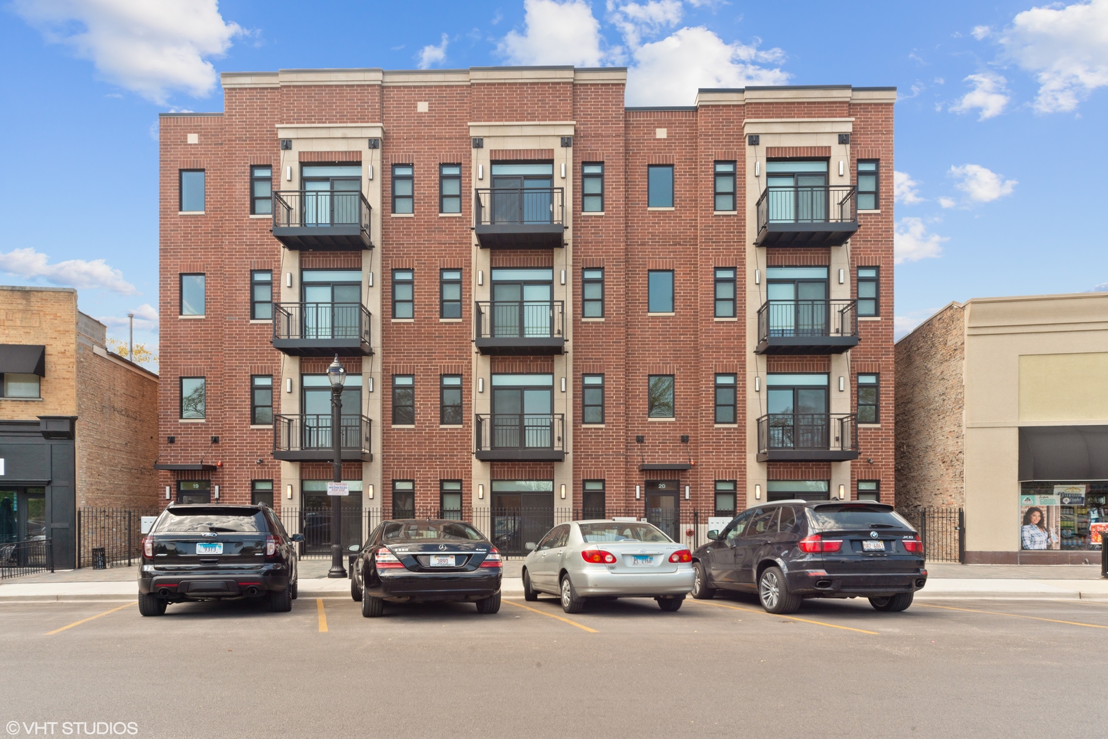 Elmwood Park Condo: 20 Conti Pkwy