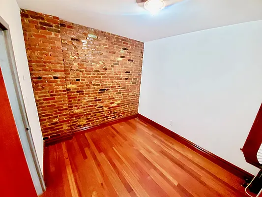 New York Condo: 214 East 82nd St