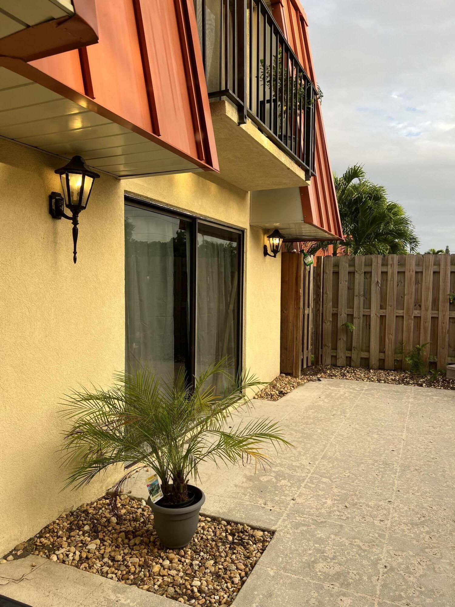 Palm Beach Gardens Condo: 3259 Gardens E Dr