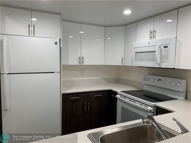 Pompano Beach Condo: 401 Northwest 34th St