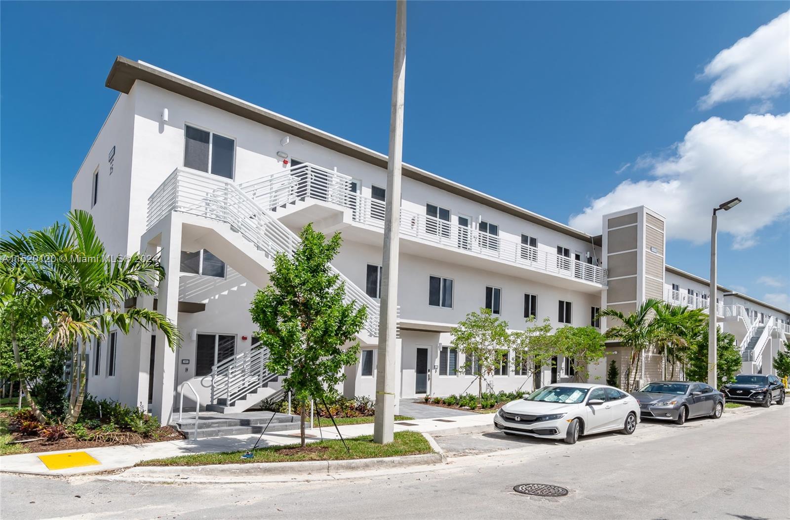 Doral Condo: 6450 Northwest 102nd Path