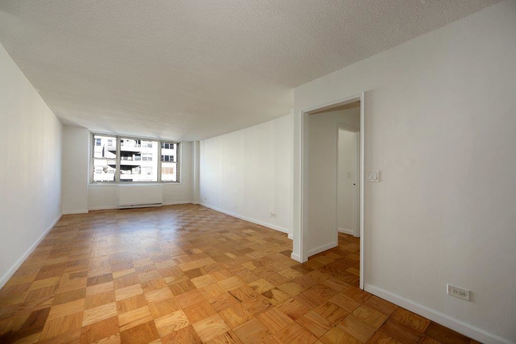 New York Condo: 166 East 34th St