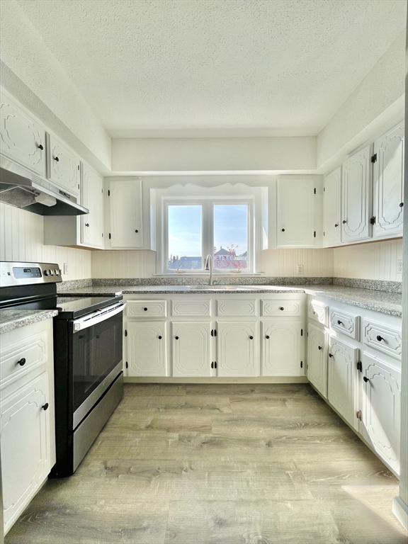 Fall River Condo: 1427 Plymouth Ave