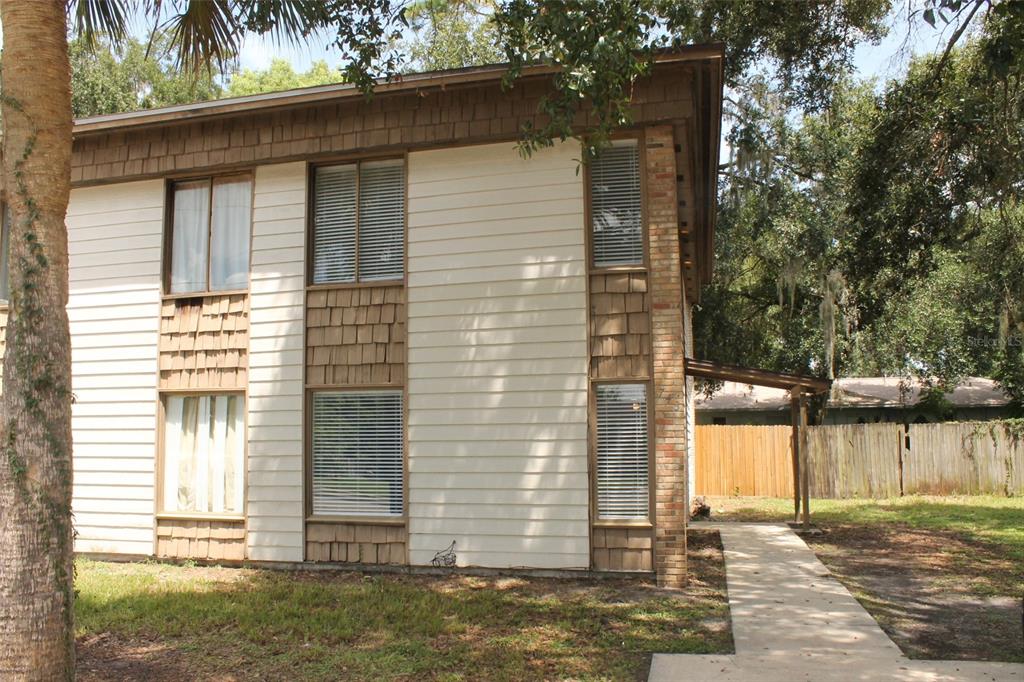 Longwood Condo: 743 East Church Ave