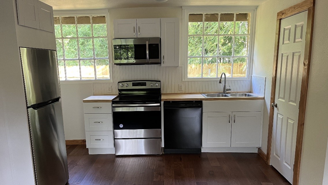 Elgin Condo: 106 South Ave A